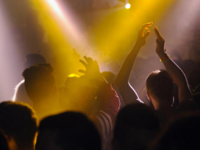 La majorité des clubbeurs présente des signes de dommage auditifs selon une nouvelle étude